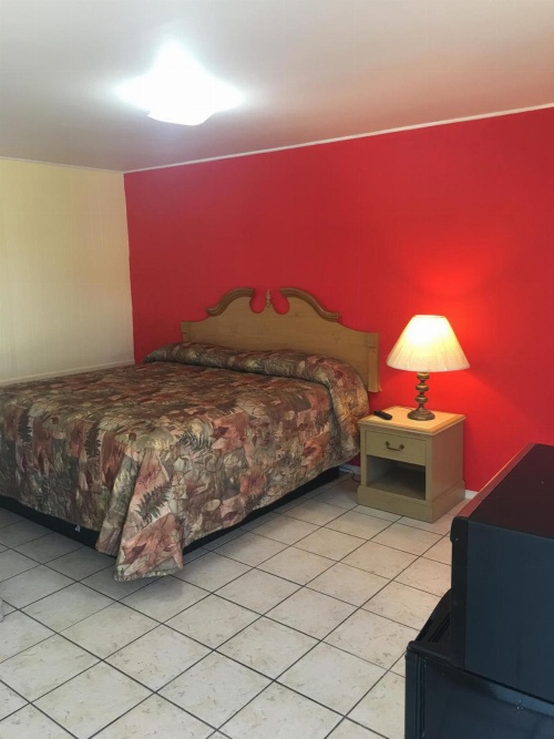 Shelton Motel image 4